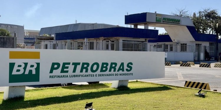 Petrobras destina US$ 100 mil millones para afrontar el declive del petróleo