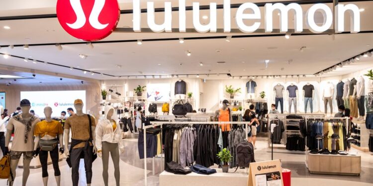 Lululemon Impulsa Ventas y Beneficios con Crecimiento Global