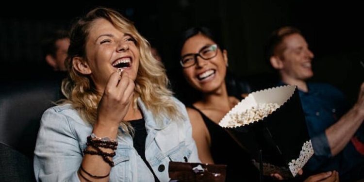 El impacto de la inflación en los precios de los combos de comida de cine Colombia