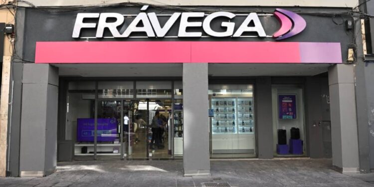 FRÁVEGA reabrió su sucursal de Peatonal Córdoba