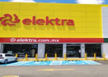Baja la calificación crediticia de Elektra