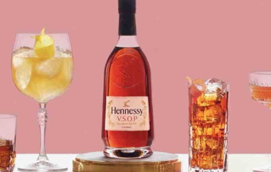 Versatilidad Renovada: Hennessy Brilla con su Nueva Marca