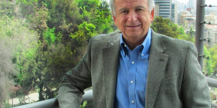 Felipe Larraín: Perspectivas económicas latinoamericanas y beneficios de invertir en Uruguay