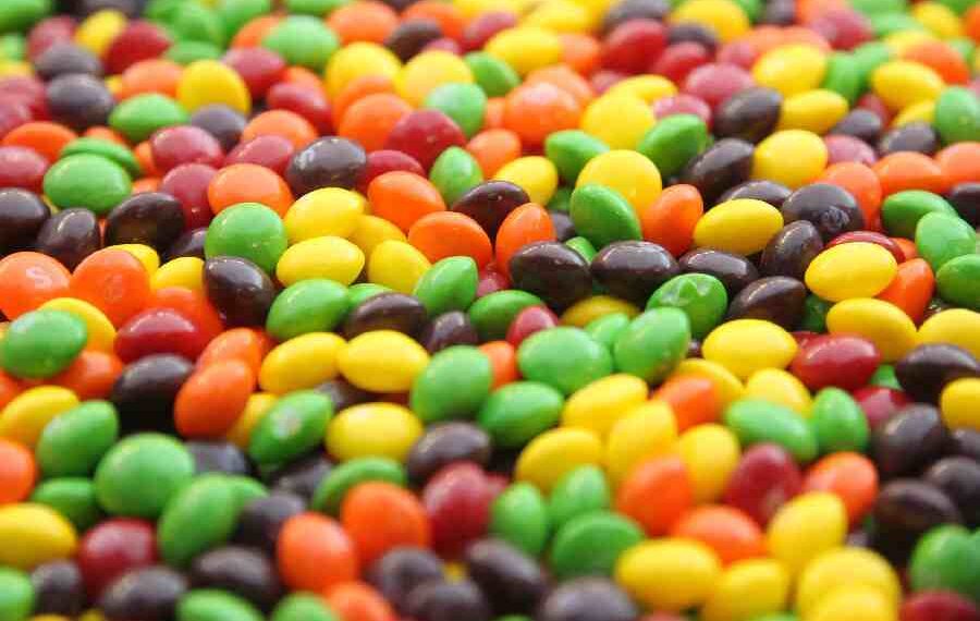 Skittles construye comunidad LGBTQ+ con iniciativas del Mes del Orgullo 2024