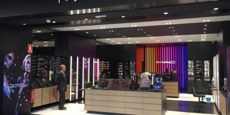 Estée Lauder, el gigante estadounidense de la cosmética, expande su imperio