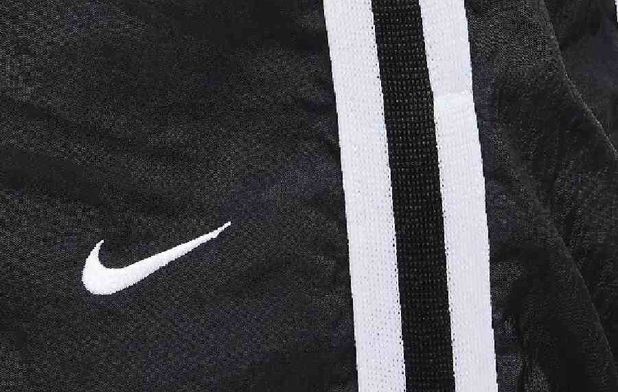¡Nike vence a Adidas en la batalla de las rayas en Alemania!