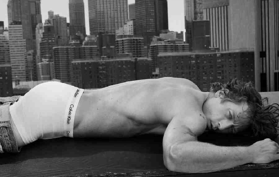 Calvin Klein: Campaña con Jeremy Allen White conquista al público y revitaliza la marca