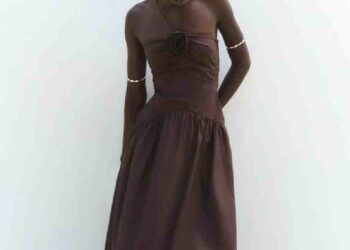 El Vestido Marrón que Arrasa en Zara