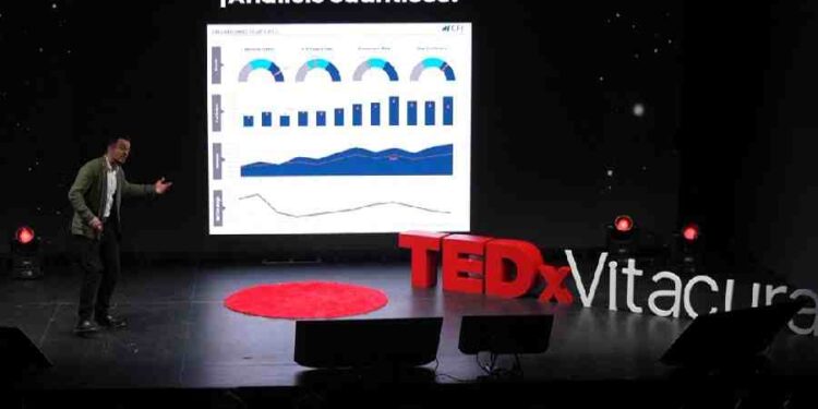 La magia de crear comunidades | Hussam Sufan | TEDxVitacura