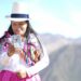 Mujer zona rural con internet
