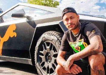 Neymar Sorprende: ¡Conduciendo Uber en un Tesla Cybertruck!