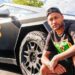 Neymar Sorprende: ¡Conduciendo Uber en un Tesla Cybertruck!