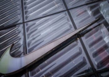 Nike enfrenta caída significativa en el mercado bursátil, mientras que Adidas eleva sus acciones