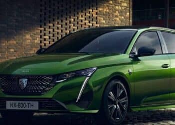 El Peugeot 308 2025 es un compacto con corazón eléctrico