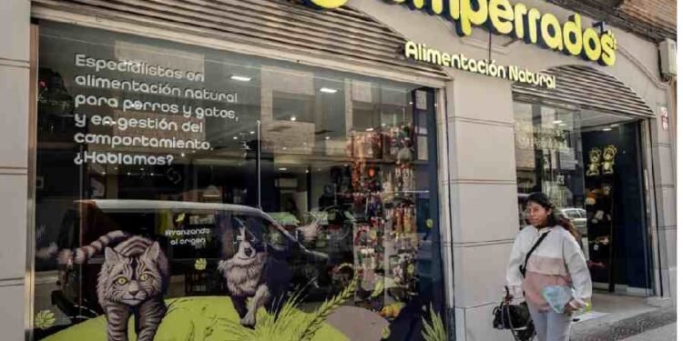 Emperrados: Revolucionando la Alimentación Natural de Mascotas
