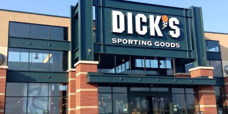 Dick’s Sporting Goods Sorprende con resultados y expande su concepto Field House