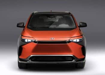 ¿Por qué Toyota reduce su producción de autos eléctricos?