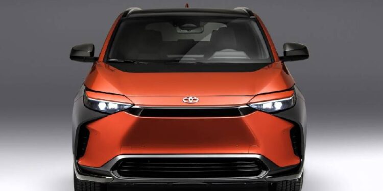 ¿Por qué Toyota reduce su producción de autos eléctricos?