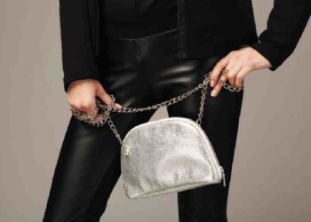 Bolsos 2025: Elegancia Sencilla en Tendencia
