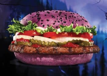 La revolución morada de Burger King, la Whopper se tiñe de Halloween