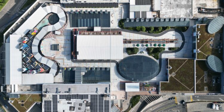 Paseo Villa del Río, un centro comercial en Bogotá que apuesta por la energía solar