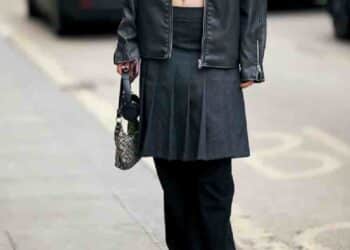 Faldas sobre Pantalones: La Tendencia que Regresa