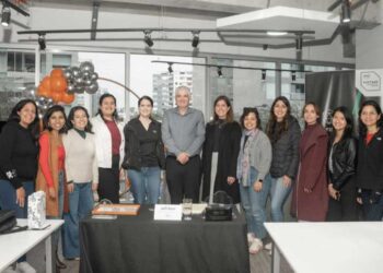 Jeff Barr con Caleidos y AWS Girls Perú