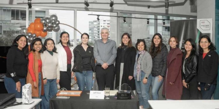 Jeff Barr con Caleidos y AWS Girls Perú