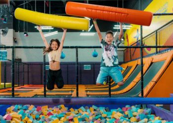 Niños jugando en Happyland