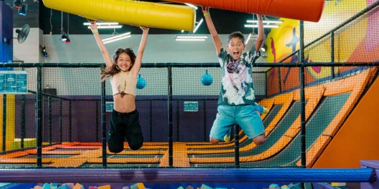 Niños jugando en Happyland