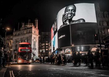 Publicidad exterior en Londres marketing Outdoor Metrics