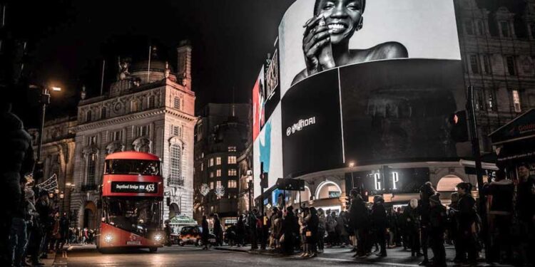Publicidad exterior en Londres marketing Outdoor Metrics