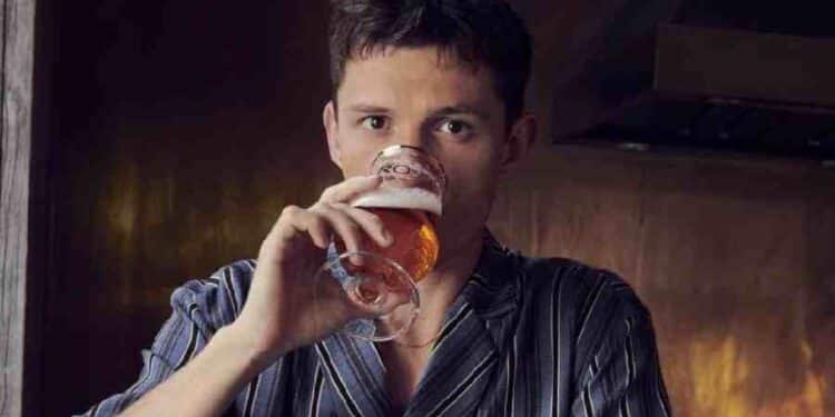 Tom Holland Lanza BERO: La Cerveza Sin Alcohol que Estabas Esperando