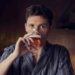 Tom Holland Lanza BERO: La Cerveza Sin Alcohol que Estabas Esperando