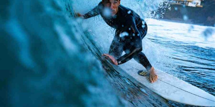Volkswagen y Blue Banana Lanzan Wetsuit de Neumáticos Reciclados