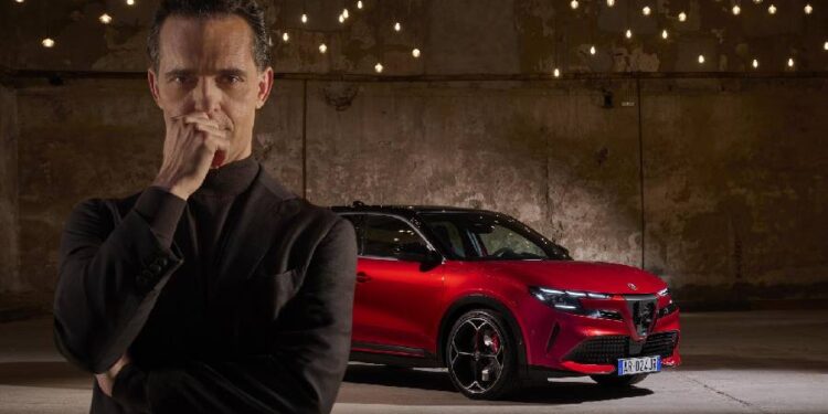 El actor Pedro Alonso protagoniza la nueva campaña de lanzamiento del nuevo Alfa Romeo Junior.