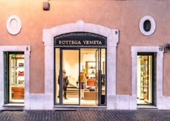 Menos tiendas y más pequeñas: la moda echa el freno en retail en Europa en 2024