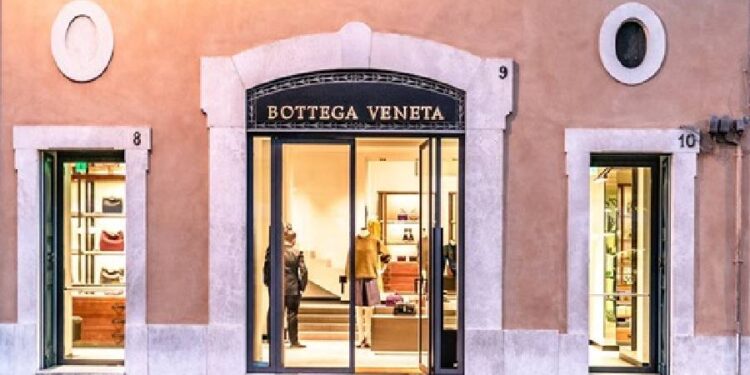 Menos tiendas y más pequeñas: la moda echa el freno en retail en Europa en 2024