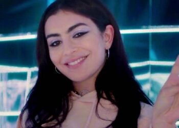 Charli XCX ha sido nombrada la nueva embajadora de Valentino Beauty