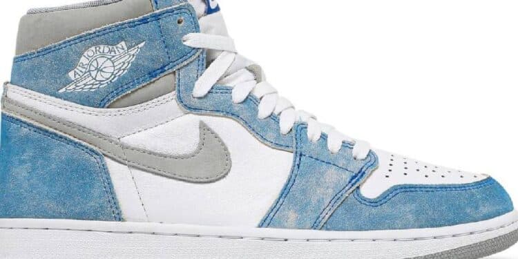 Las Air Jordan 1 Mid “Dark Powder Blue” serán las zapatillas celestes definitivas para llevar con vaqueros
