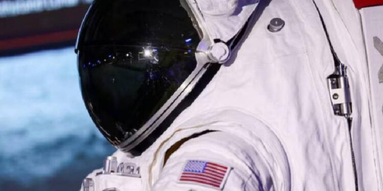 Prada y Axiom Space apuntan a la Luna con nuevo traje de astronauta; permitirá caminatas de hasta 8 horas