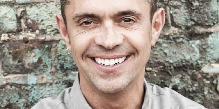 Shaun Leane, pionero de la joyería de vanguardia, se retira