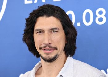 Adam Driver Revive Reseñas de Amazon como Teatro