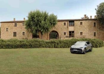 Cupra y Airbnb: Escapadas Sostenibles con Coches Escondidos