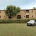 Cupra y Airbnb: Escapadas Sostenibles con Coches Escondidos