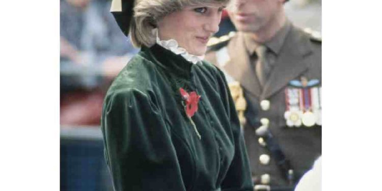 El Regreso del Terciopelo: Icono de Lady Di Renace