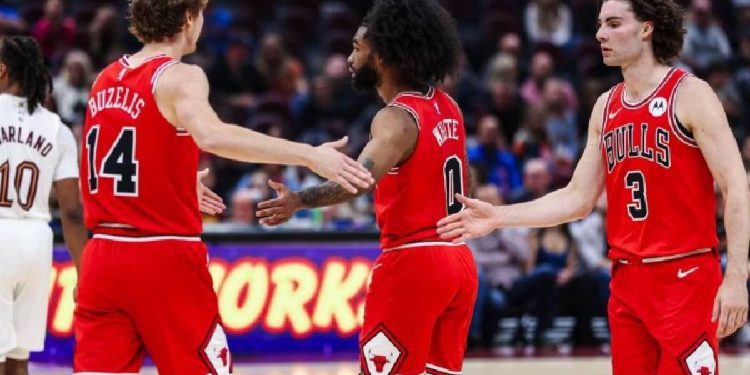 Foot Locker Lanza Campaña Festiva con Estrellas del Baloncesto