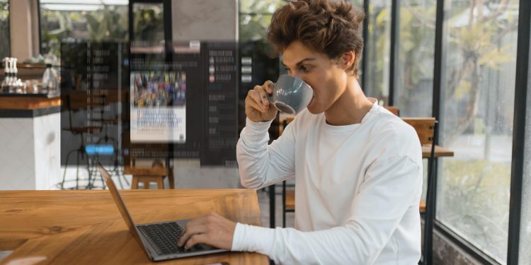 Impacto de las redes sociales en el consumo de noticias en América Latina