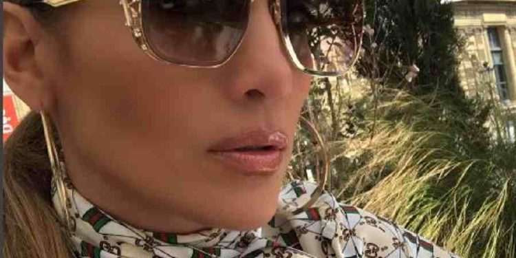 Jennifer López Luce Elegante con Gucci