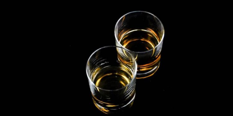 Uruguayos idearon el hielo perfecto para acompañar el whisky: Conoce de qué trata